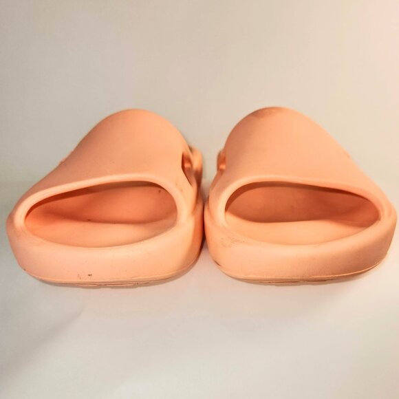 Puma Shibusa, soft peach, slip-on slides, 1"Sz 3, fits 6-7 pre-owned - Picture 1 of 7